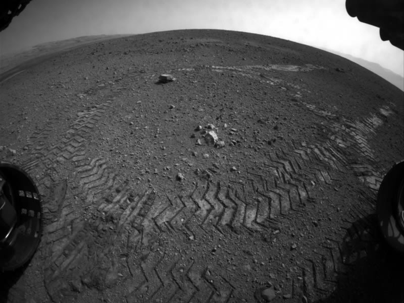 NASA Mars Rover Begins Driving at Bradbury Landing